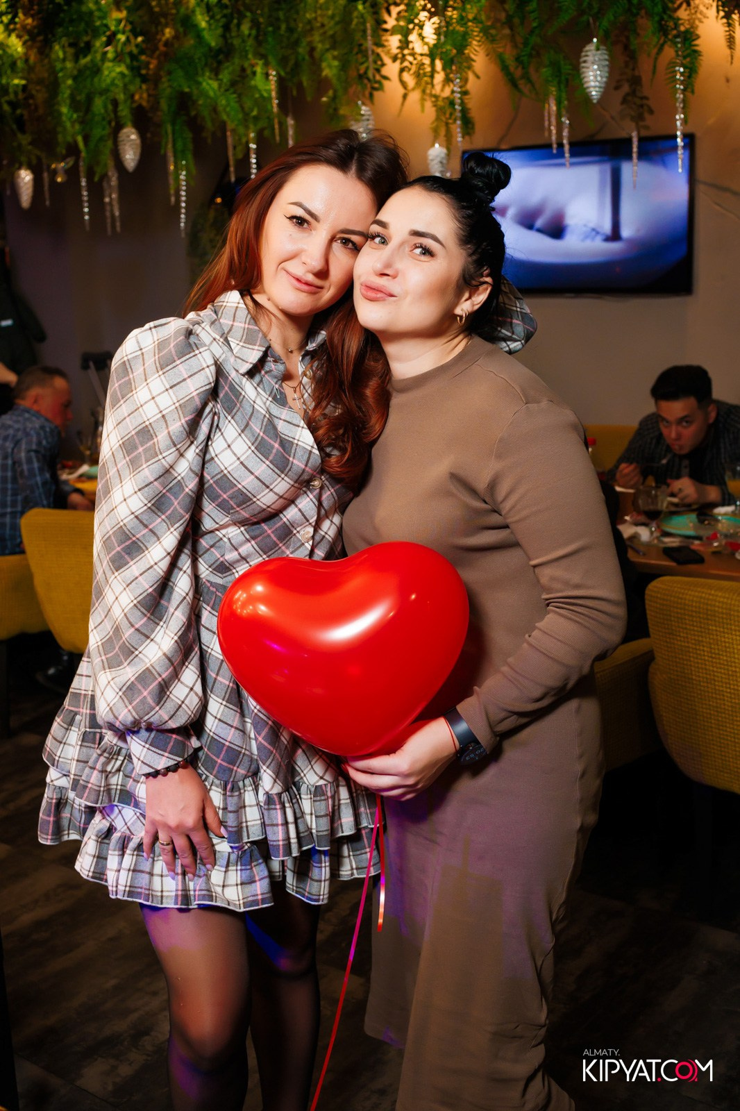 LIFE GRILL CAFE. КИПЯТКОМ АЛМАТЫ!