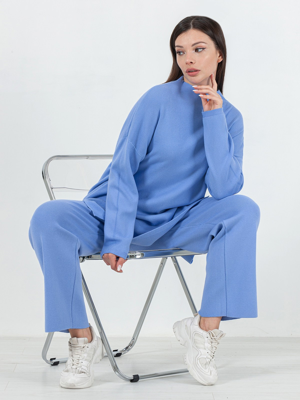 Стулья в наличии. Сборные фотосъёмки в Москве. фотосессии одежды.фотограф