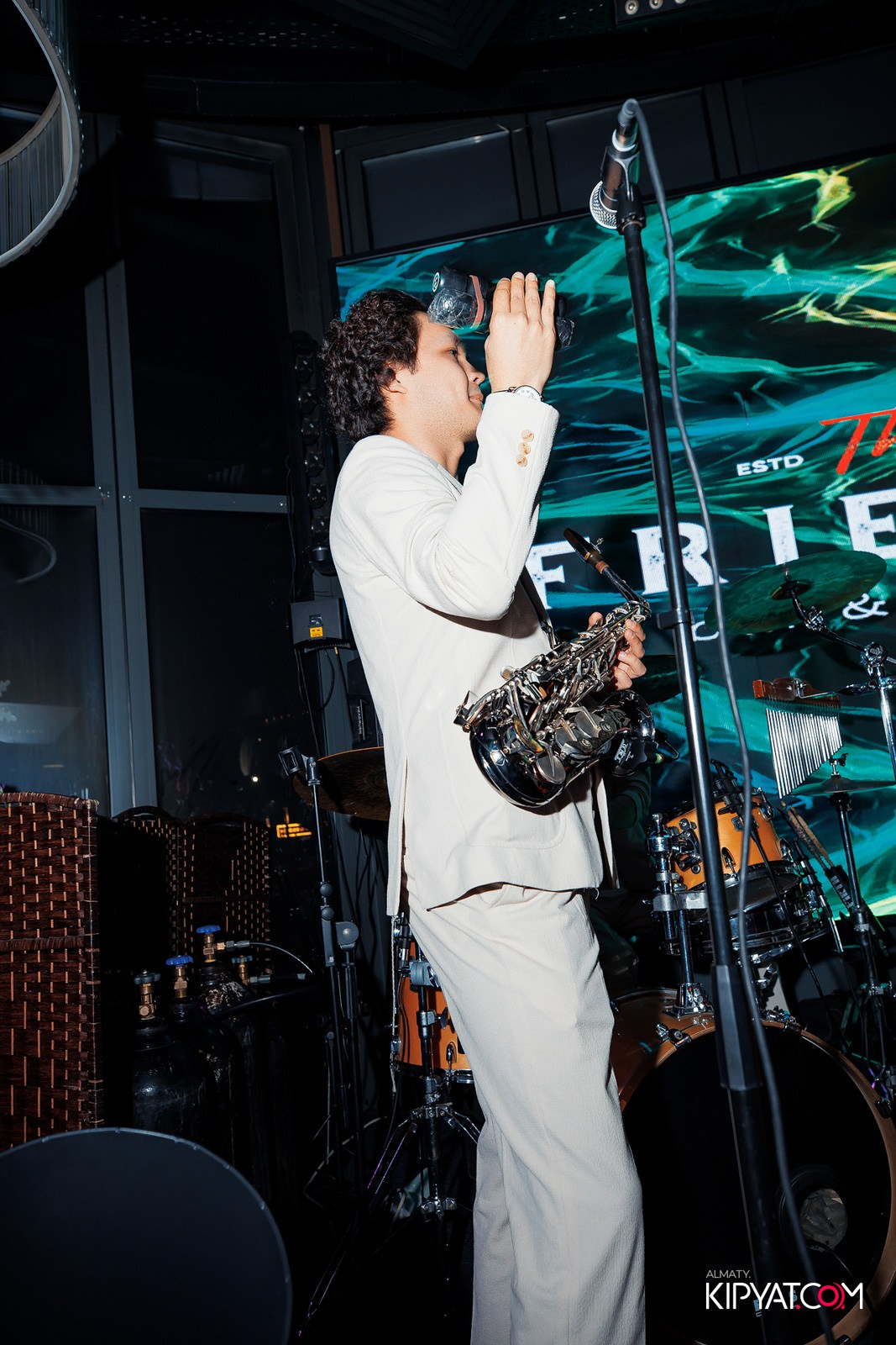 FRIENDS BAR & TERRACE. КИПЯТКОМ АЛМАТЫ!