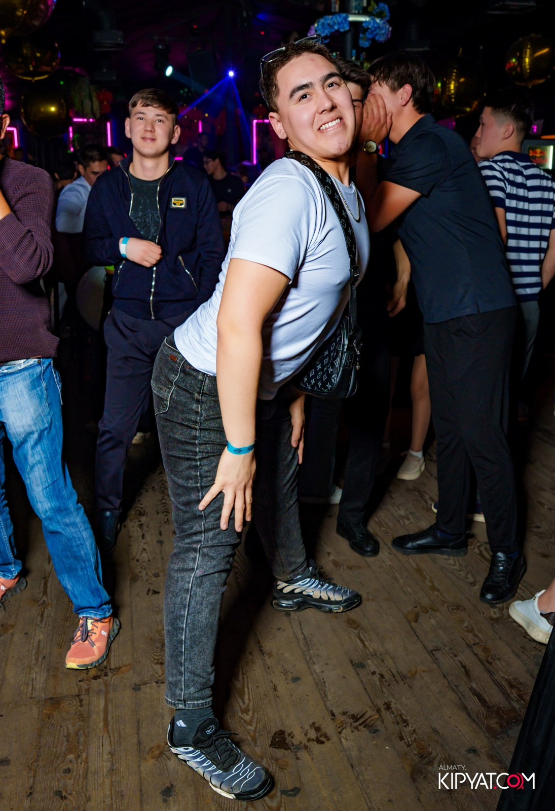 UYAT EMES BAR. КИПЯТКОМ АЛМАТЫ!