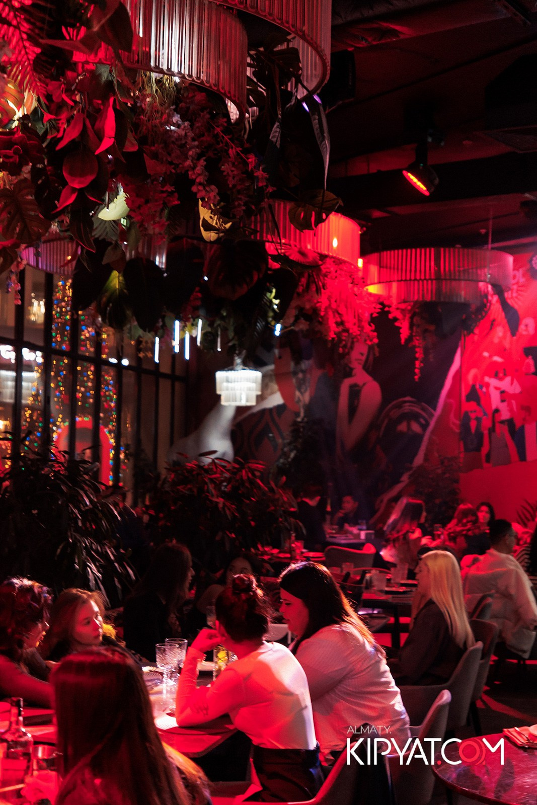 FRIENDS BAR & TERRACE. КИПЯТКОМ АЛМАТЫ!