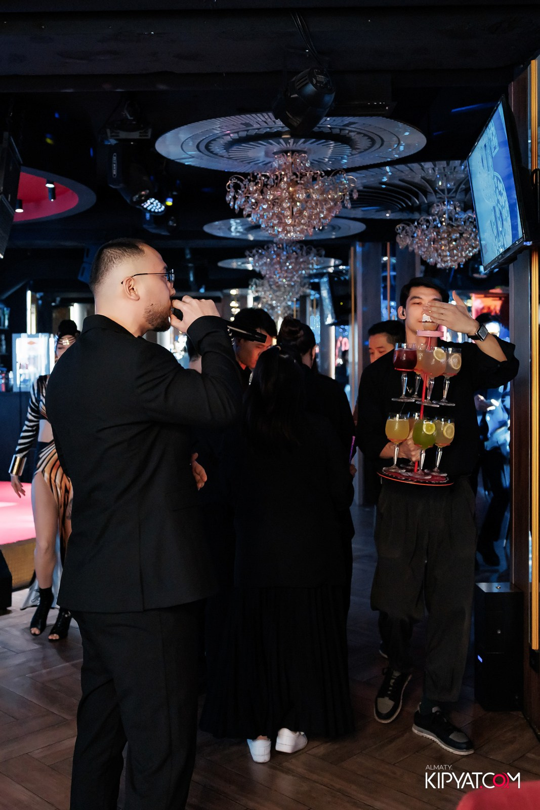 ЗАЯ, НА БИС. КИПЯТКОМ АЛМАТЫ!