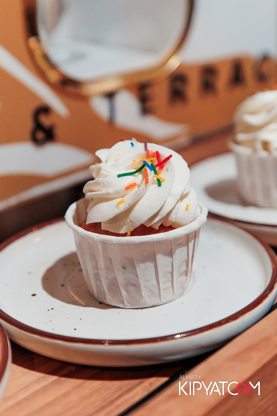 MOOD KARAOKE &TERRACE. КИПЯТКОМ АЛМАТЫ!