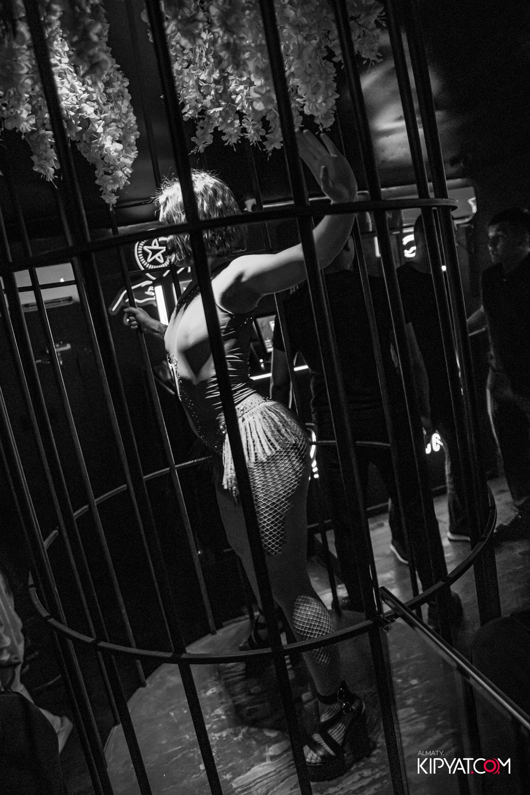 UYAT EMES BAR. КИПЯТКОМ АЛМАТЫ!