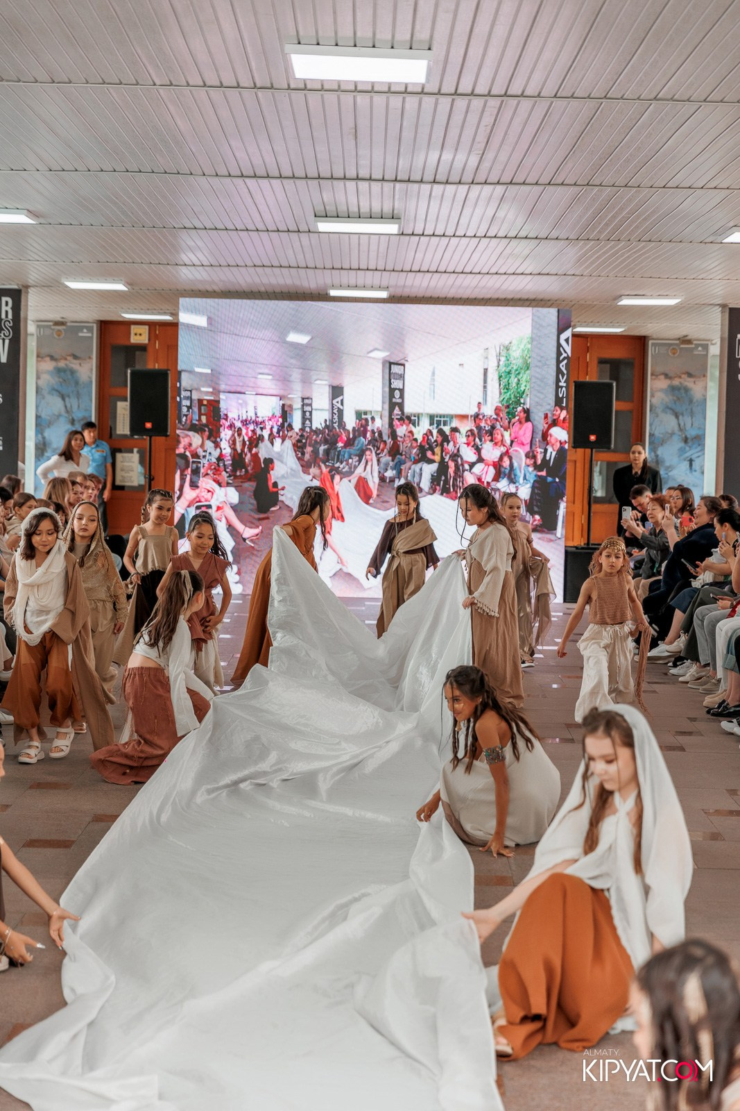 JUNIOR FASHION SHOW. КИПЯТКОМ АЛМАТЫ!