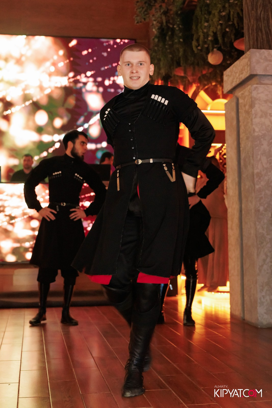 ГРУЗИНСКИЙ ДВОР НА КАБАНБАЙ БАТЫРА. КИПЯТКОМ АЛМАТЫ!