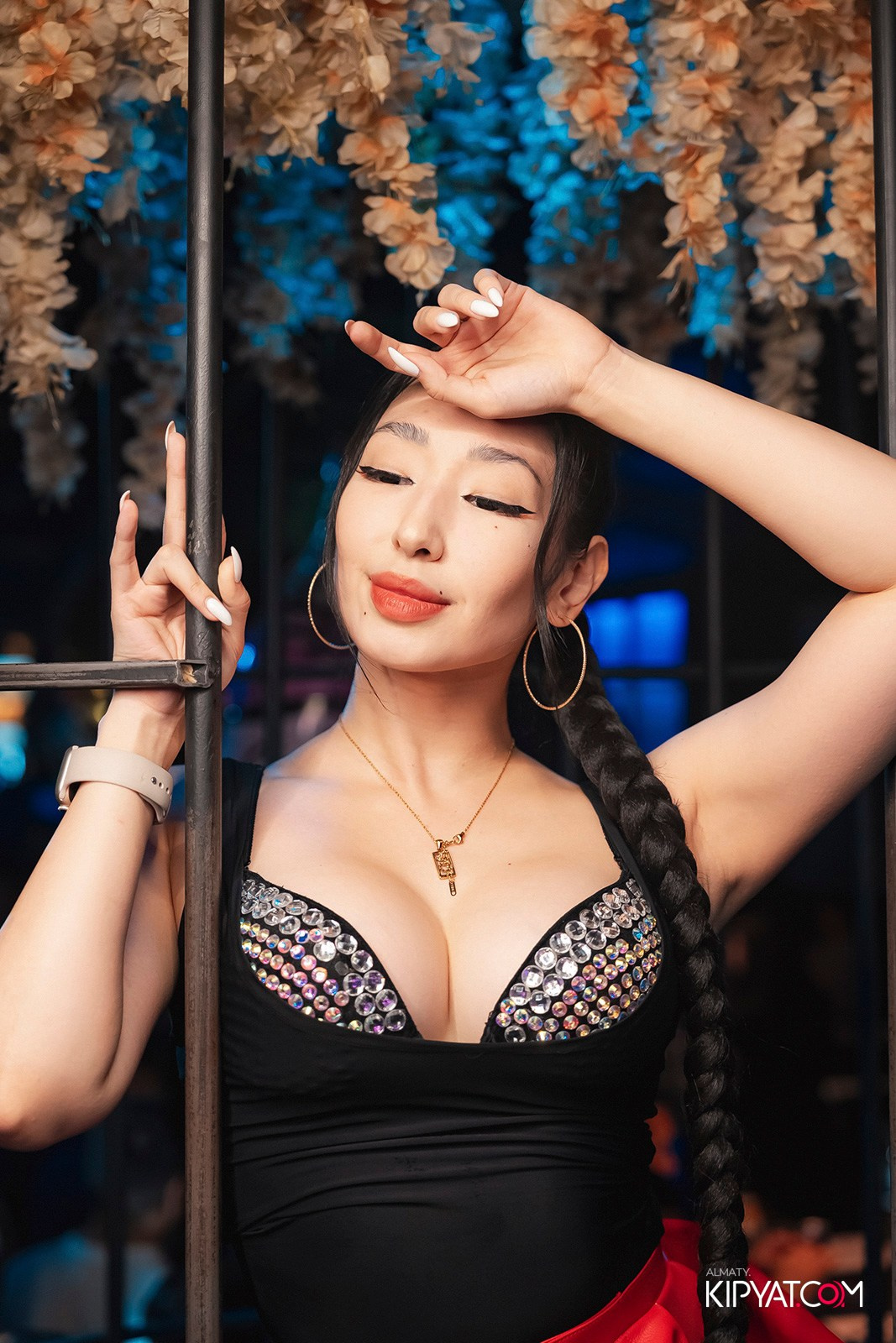 UYAT ЕМES BAR. КИПЯТКОМ АЛМАТЫ!