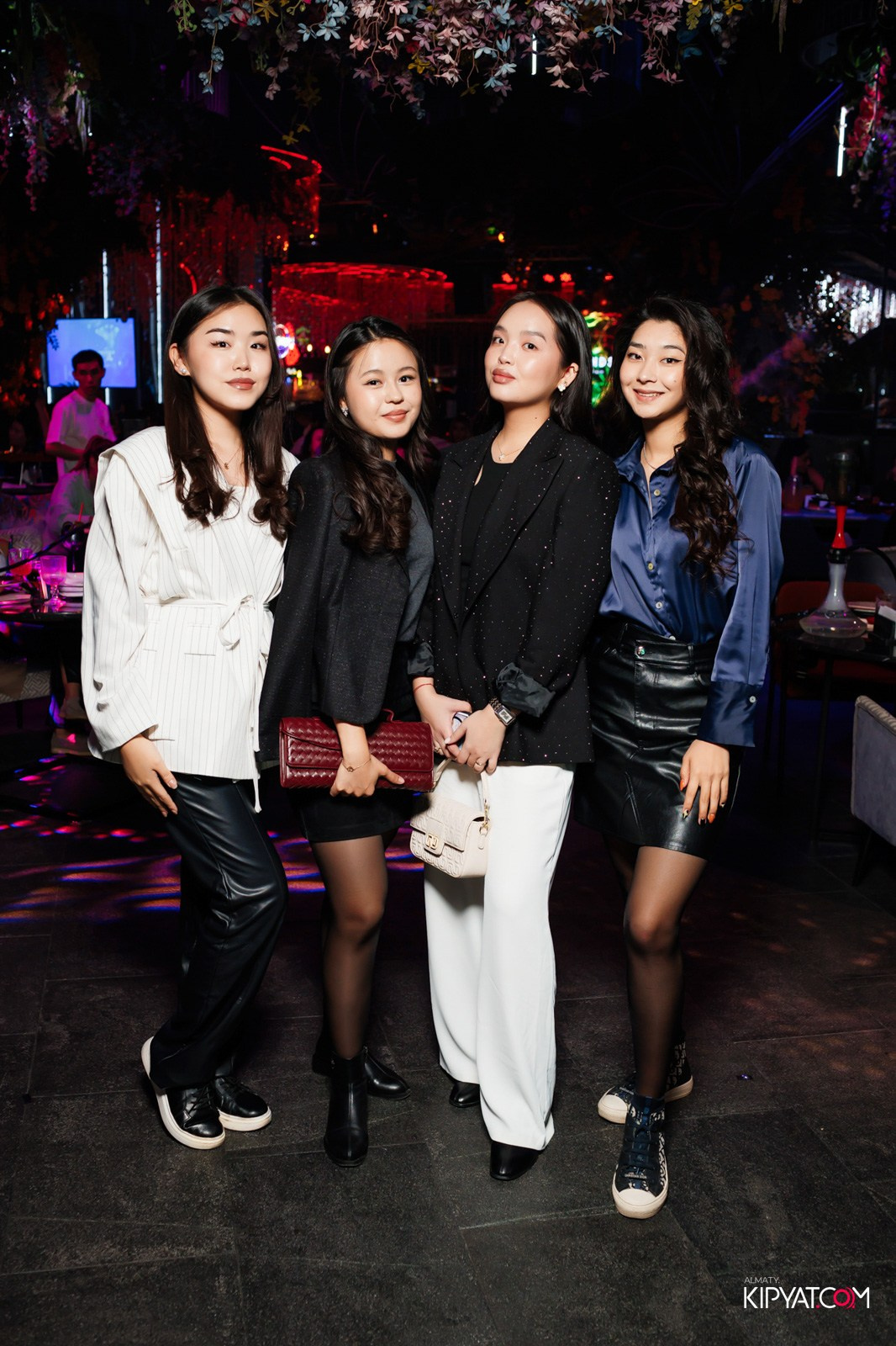 FRIENDS BAR & TERRACE. КИПЯТКОМ АЛМАТЫ!