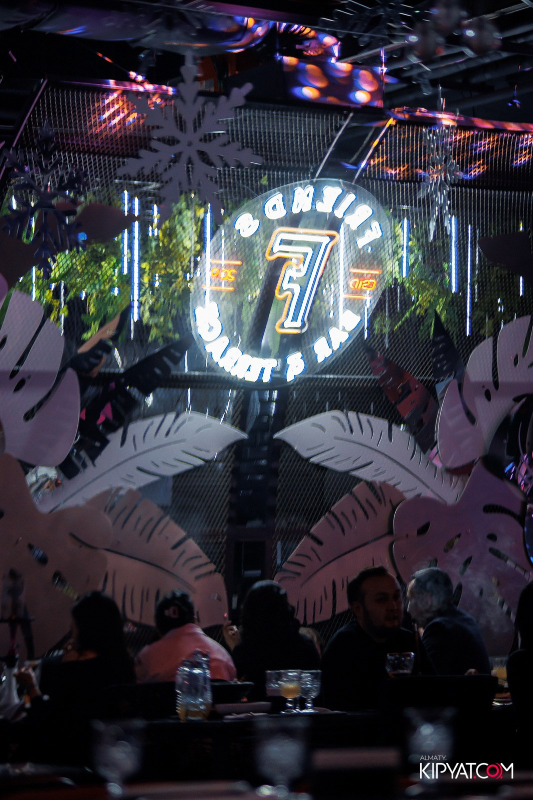 FRIENDS BAR & TERRACE. КИПЯТКОМ АЛМАТЫ!