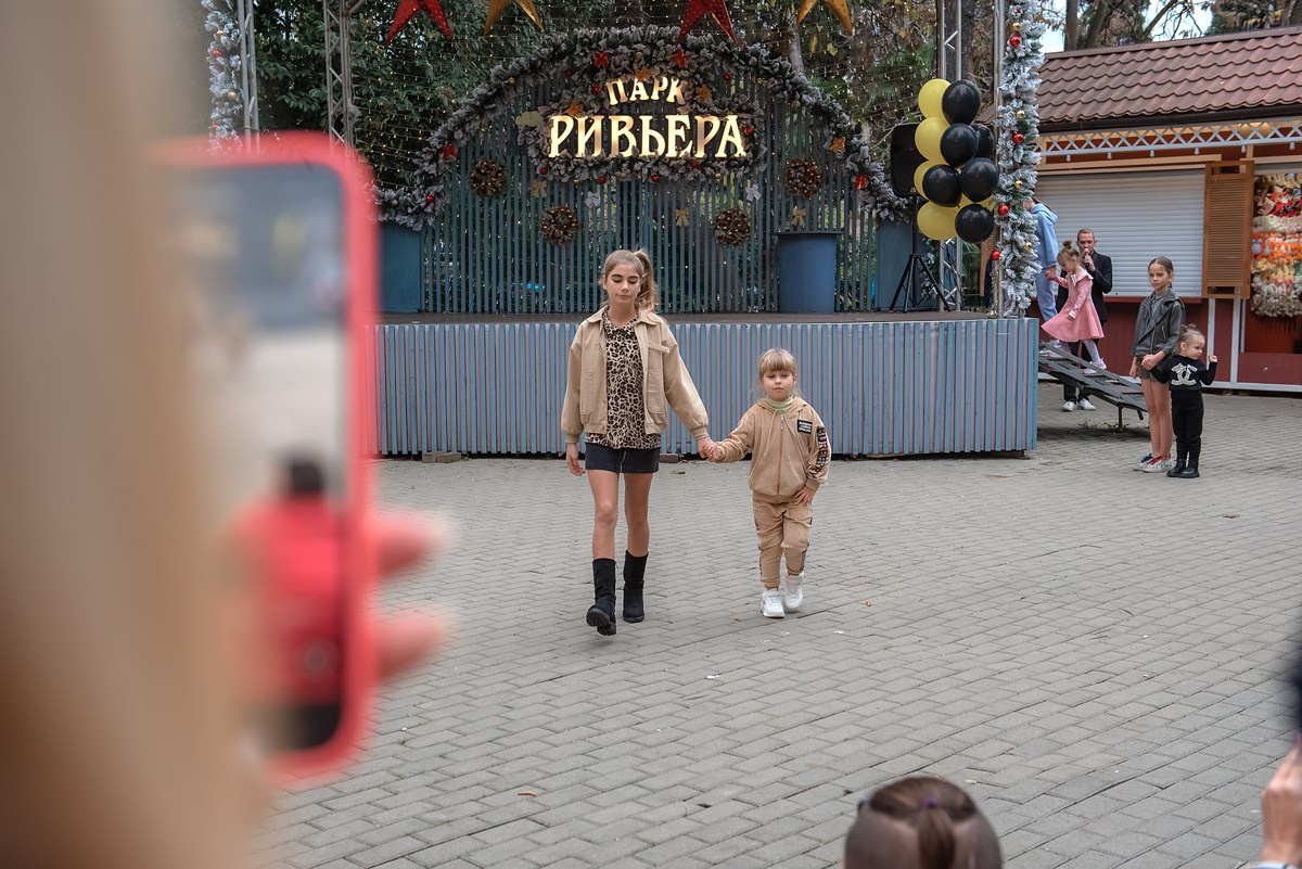 Парк Ривьера дефиле HAPPYkids. Семейный и коммерческий фотограф в Сочи Александр Бодунов