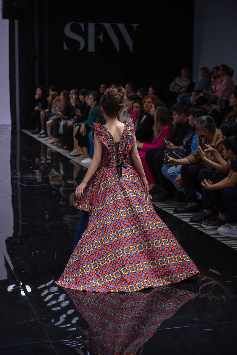 SochiFashionWeek2024 дизайнер Юлия Крылова. Семейный и коммерческий фотограф в Сочи Александр Бодунов