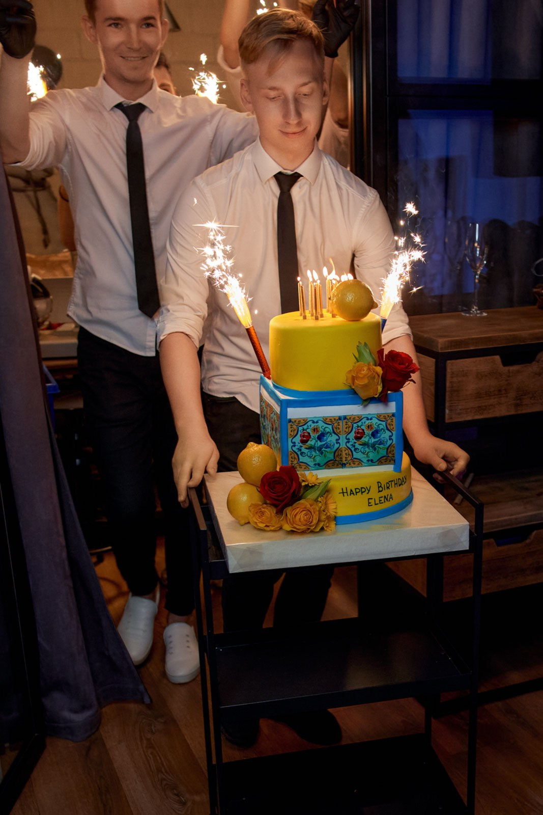 ДНИ РОЖДЕНИЯ ВЗРОСЛЫХ. Фотограф и видеограф для бизнеса в Москве — фуд, рестораны, интерьер, контент | Sizov Studio