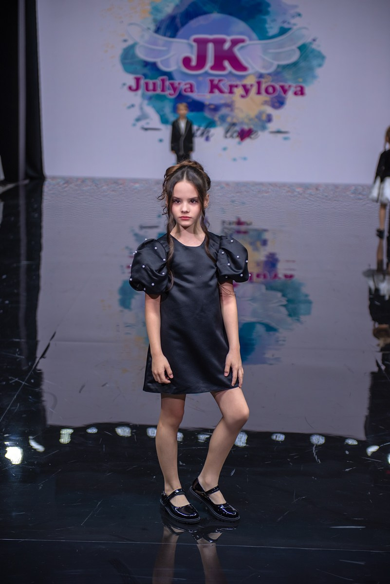 SochiFashionWeek2024 дизайнер Юлия Крылова. Семейный и коммерческий фотограф в Сочи Александр Бодунов