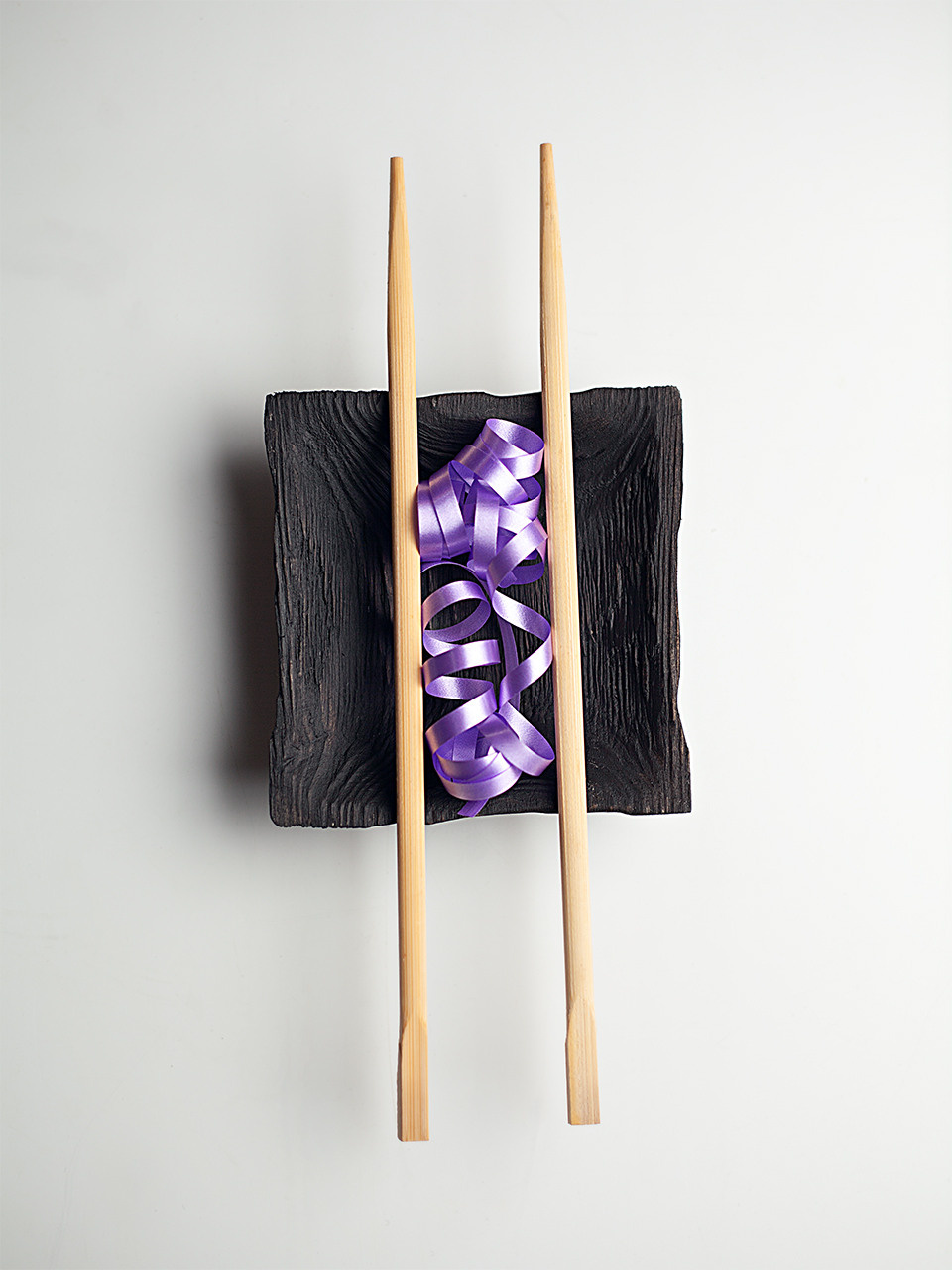 Деревянное блюдце из массива вишни для фуд фотографии