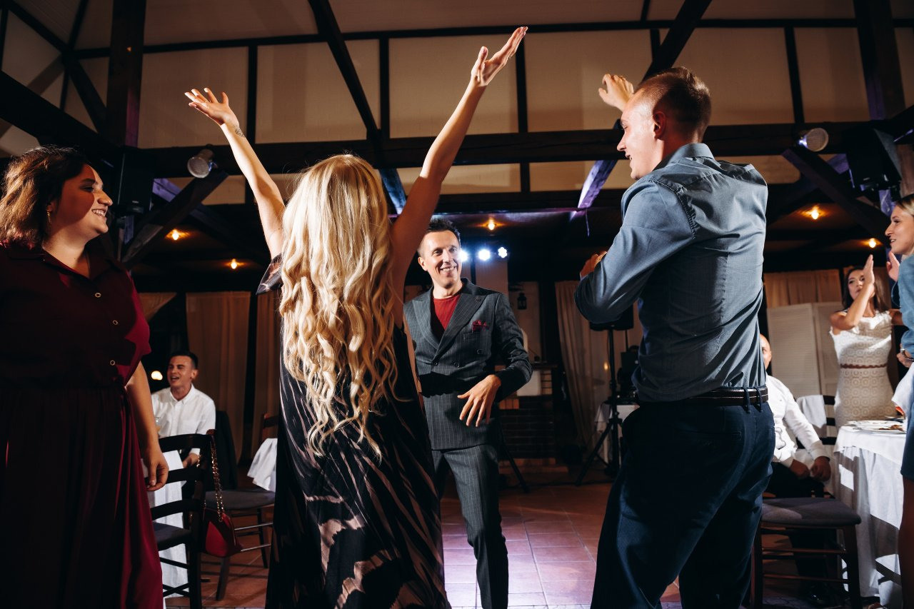 Юля и Денис. Ведущий на свадьбу в Москве Зубков Алексей