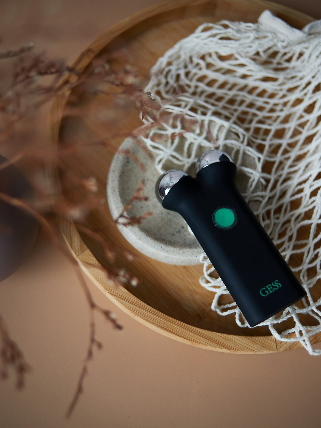 Предметная съемка: массажеры для лица. Портретный фотограф в Санкт-Петербурге