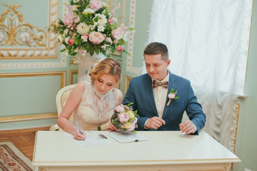 Свадебная прогулка по Санкт-Петербургу. Фотограф крещение венчание в Петербурге! Помогает подобрать храм и посоветовал душевного батюшку в СПб