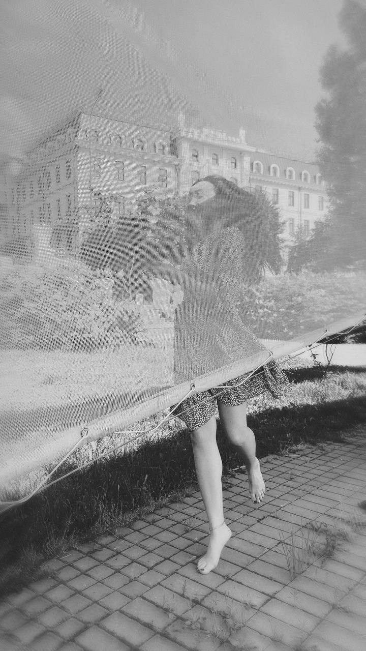 Диана: Рассвет. Я сижу на берегу моря рядом со своим домом. И встречаю солнце…. OlessiaKh