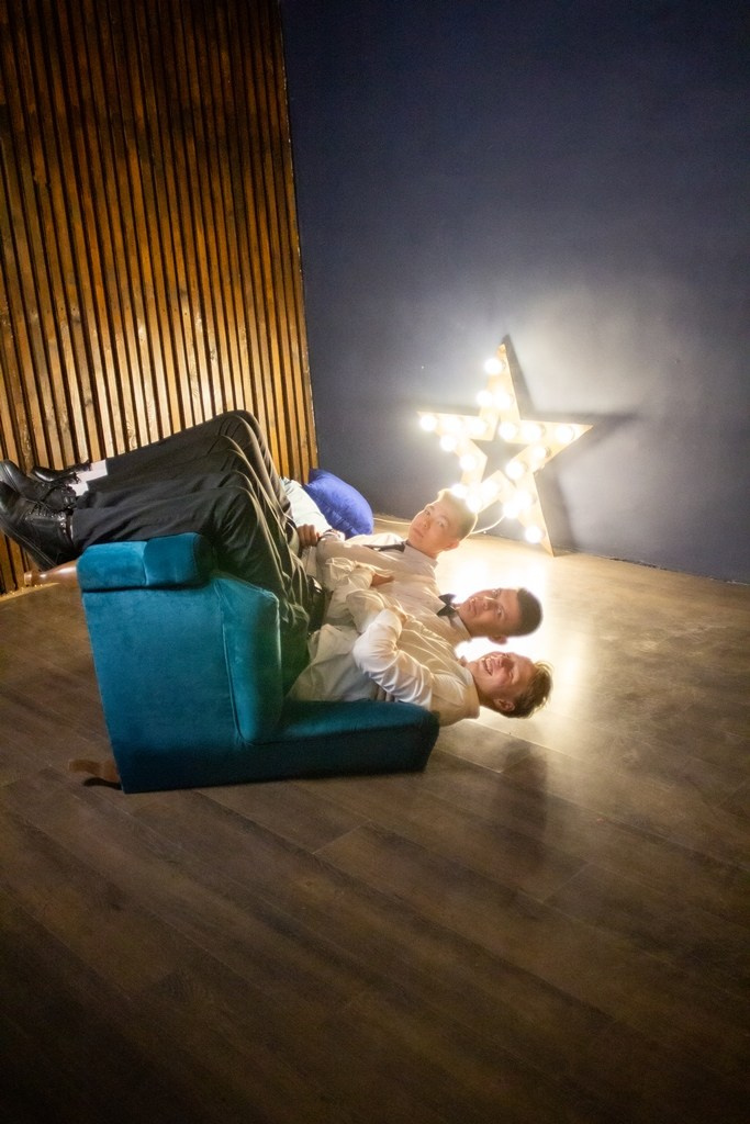 Школьники в студии. Фотограф Бурятия. Печать фотокниг