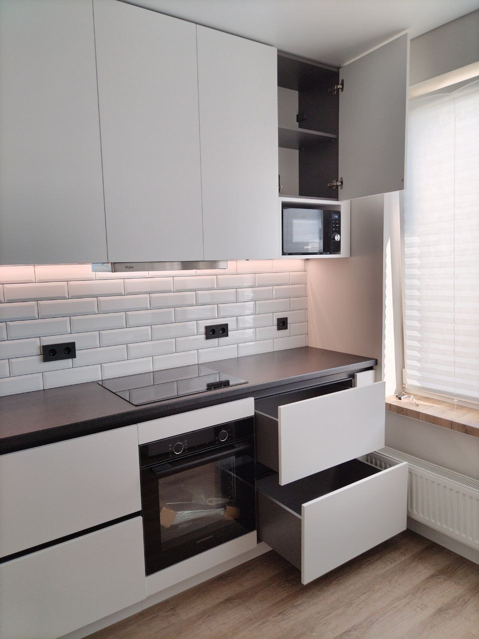 Фото с монтажа |Мебель на заказа: кухни, шкафы и т.д. в Томске. ГУДРУМ — Мебель на заказ в Томске | Кухни | Шкафы | Стулья и Столы