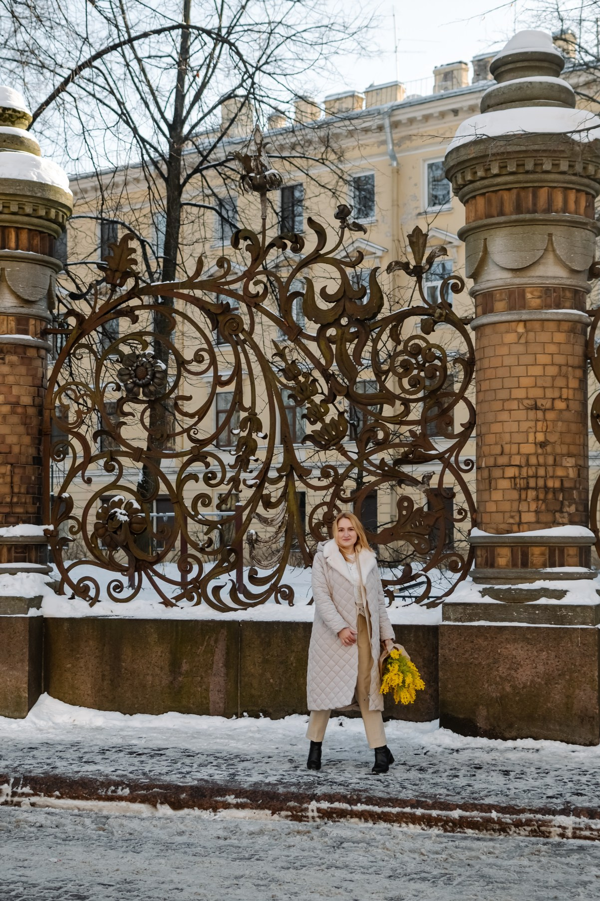 Прогулка с цветами по улицам и каналам. Свадебный и семейный фотограф в Санкт-Петербурге Елена Худякова