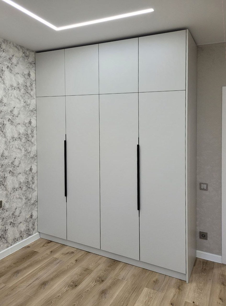 Шкафы, гардеробные и прихожие на заказ в Евпатории. Мебель на заказ в Евпатории