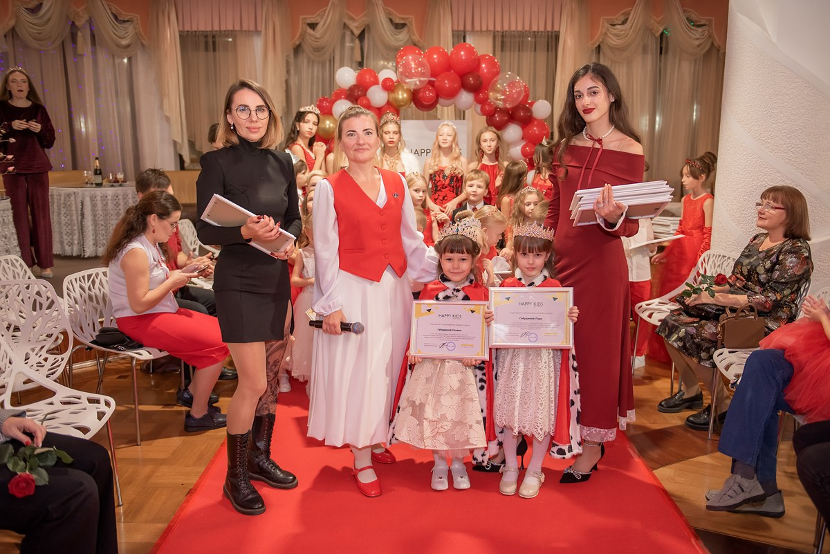Выпускной в детской школе моделей HAPPYkids 2024. Семейный и коммерческий фотограф в Сочи Александр Бодунов