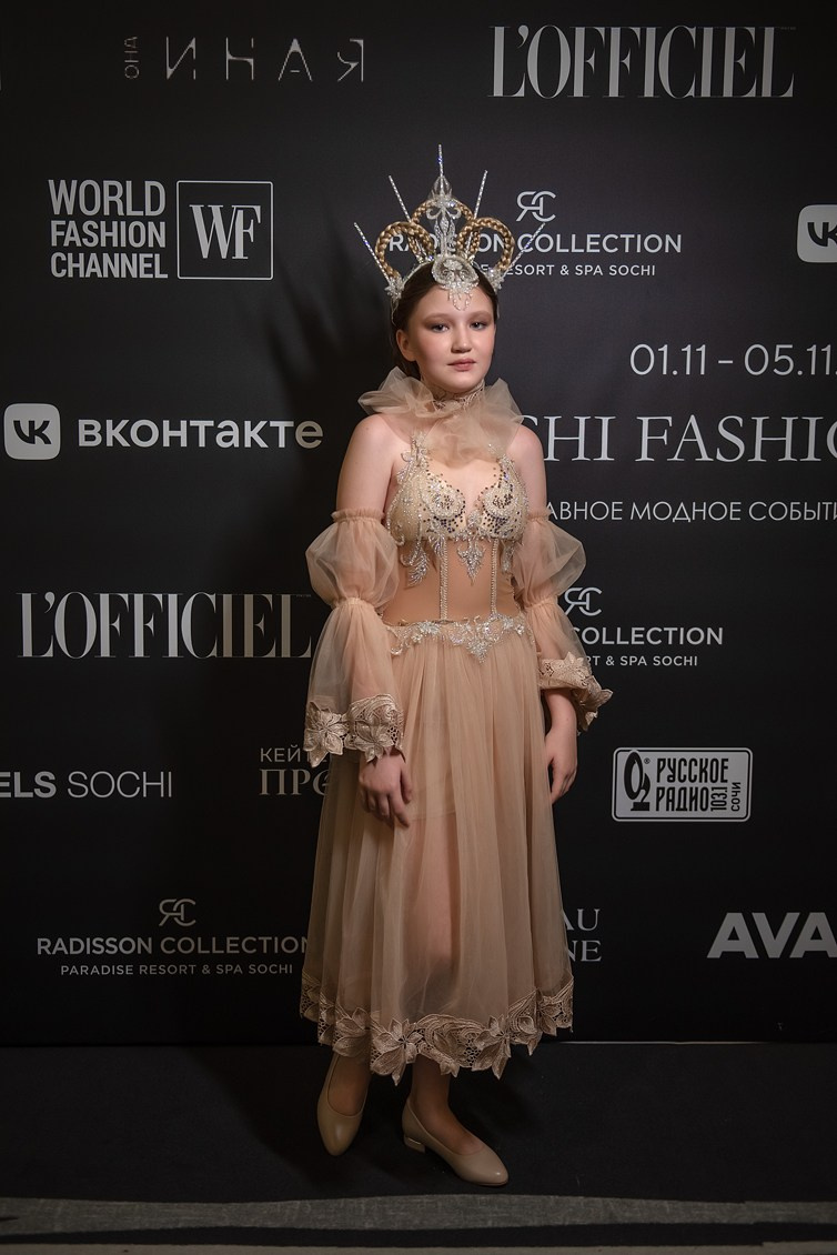 SochiFashionWeek2024 дизайнер Анохина Светлана. Семейный и коммерческий фотограф в Сочи Александр Бодунов