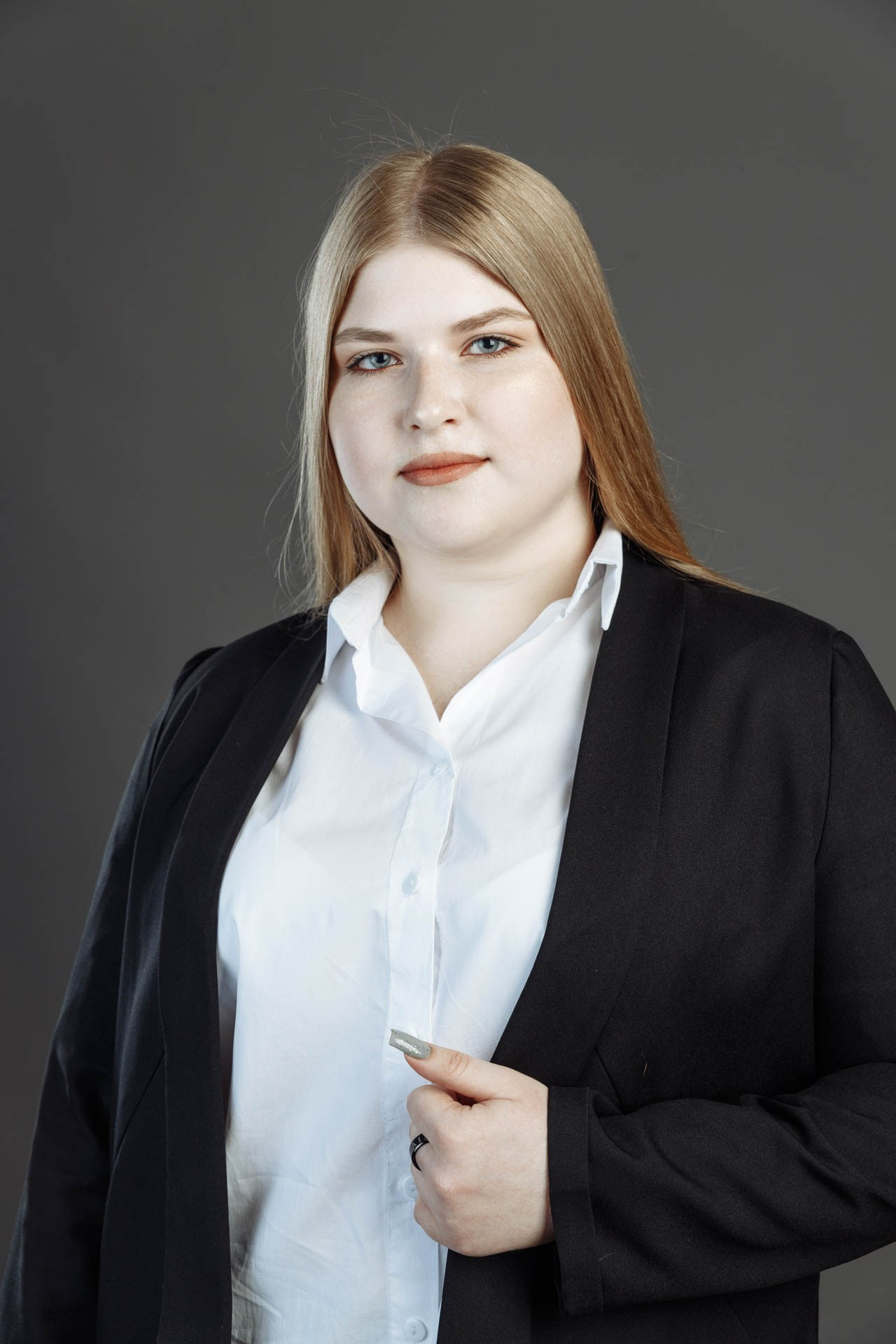 Бизнес-портреты сотрудников для сайта страховой компании InsFamily. Событийный фотограф Максим Бескоровайновнов