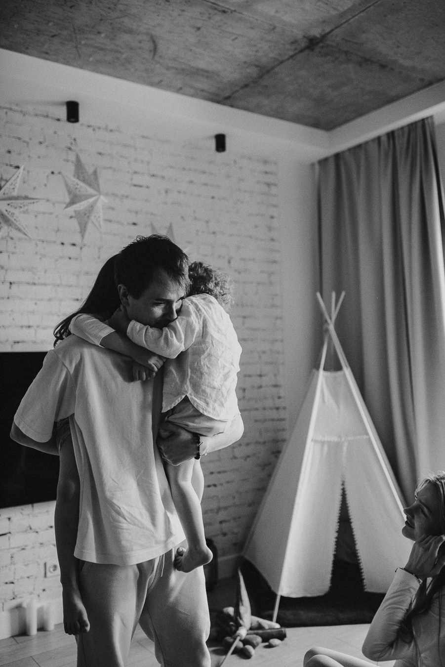 Костя, Яна, Кристина, Леон | дома