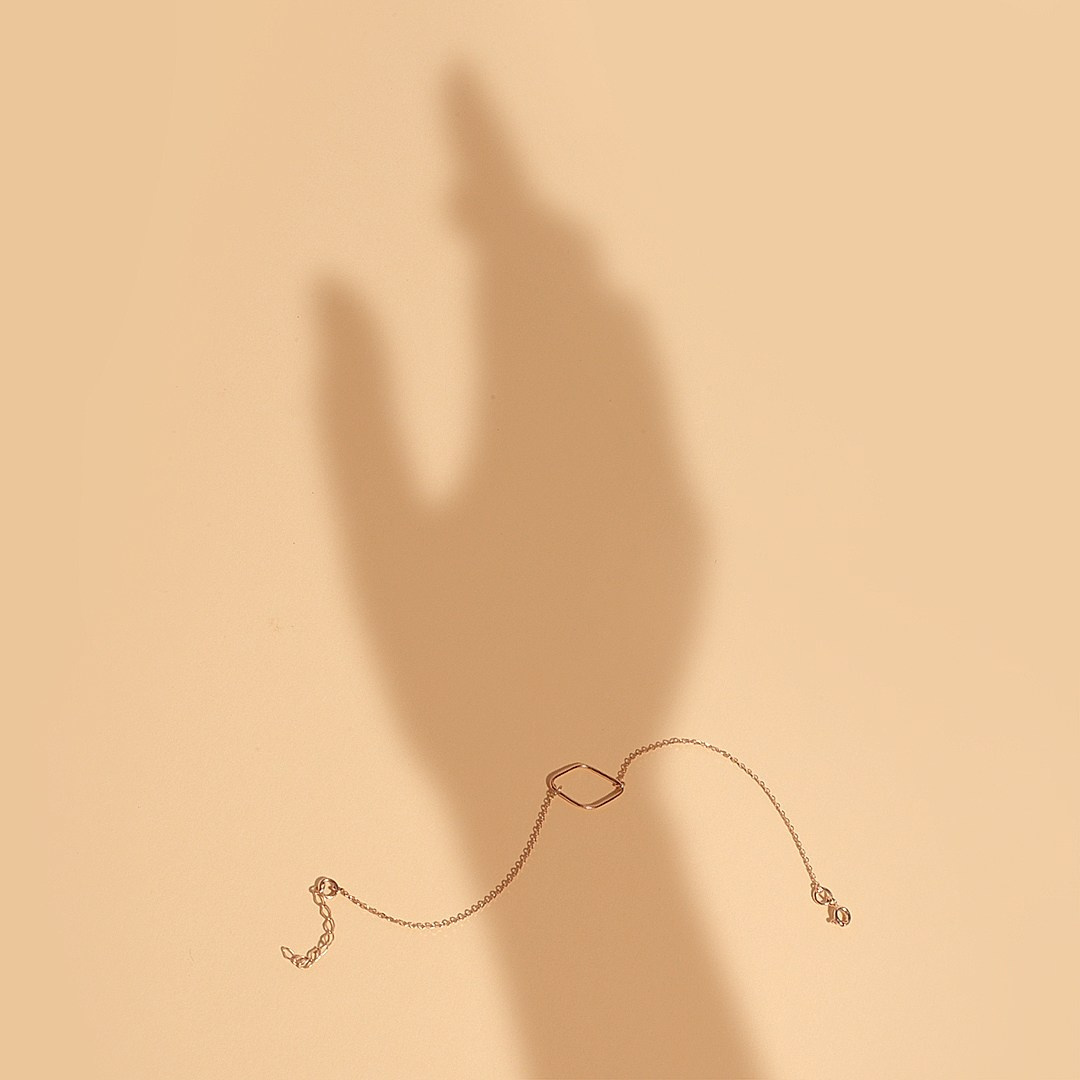 Креативная фотосъемка для социальных сетей, для сайта и маркетплэйсов: ювелирные украшения и бижутерия. Продуктовый фотограф и фотостудия в Москве