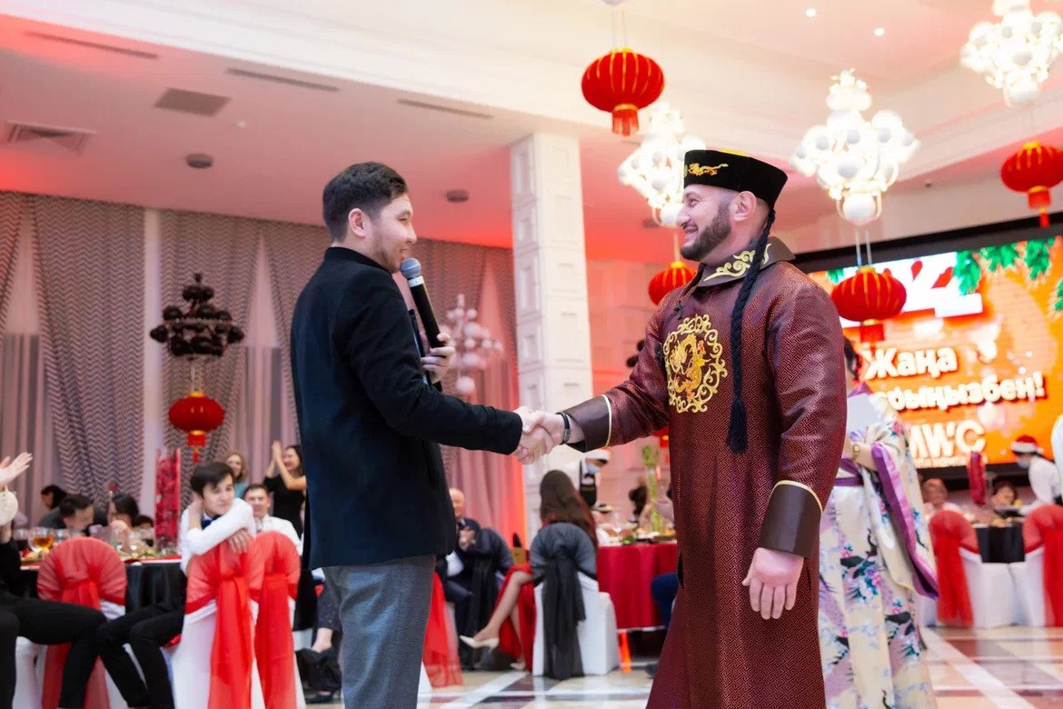 ФОТОГАЛЕРЕЯ. Официальный сайт шоумена Дархана Жусупова