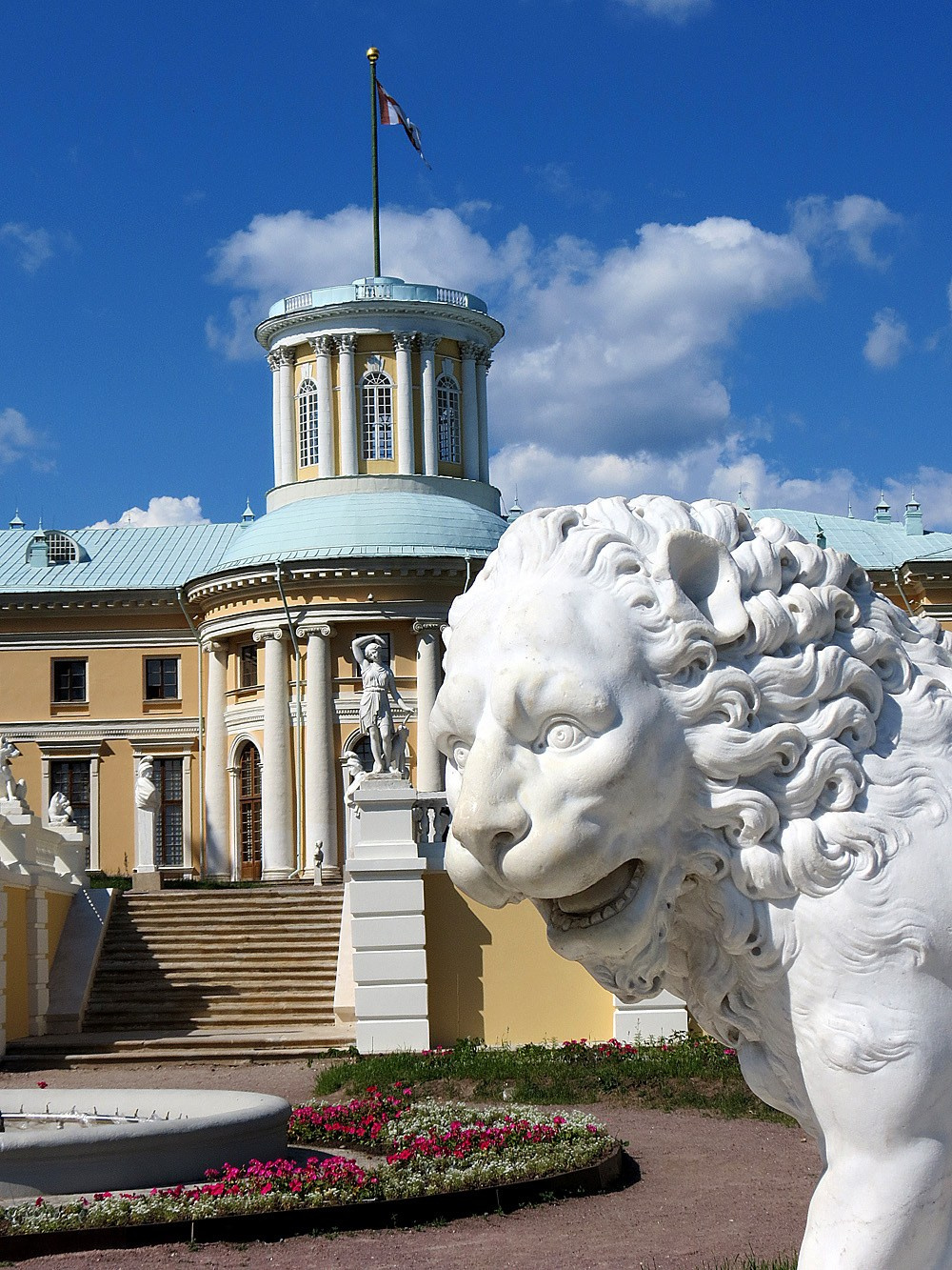 Улица, люди, жизнь…