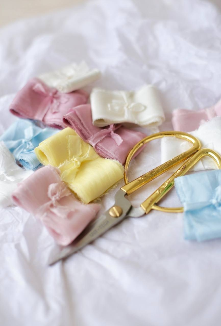 Цветные для букетов, 250 руб. Дизайнер полиграфии в Санкт-Петербурге. Заказать свадебные приглашения, подарочные сертификаты, полиграфию для бизнеса, шелковые ленты