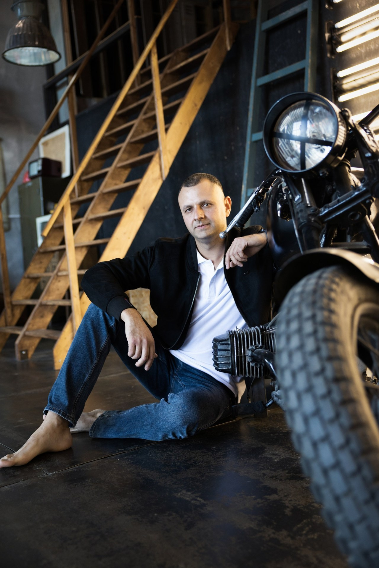 Мужская портретная съемка в зале. Фотограф Лабутина Александра. Портретный и репортажный фотограф из Нижнего Новгорода Александра Лабутина