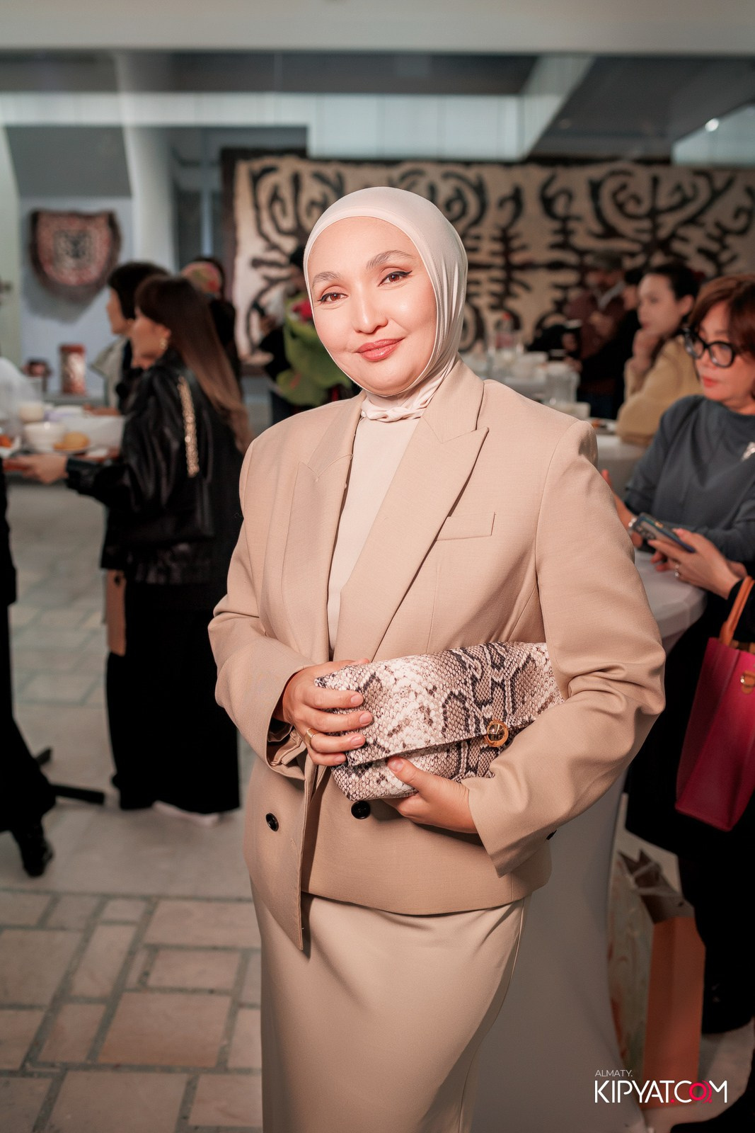 FASHION ПОКАЗ, КАЗАХСКОЙ НАЦИОНАЛЬНОЙ ОДЕЖДЫ. КИПЯТКОМ АЛМАТЫ!