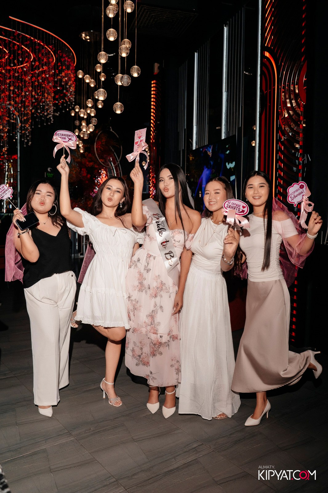 FRIENDS BAR & TERRACE. КИПЯТКОМ АЛМАТЫ!