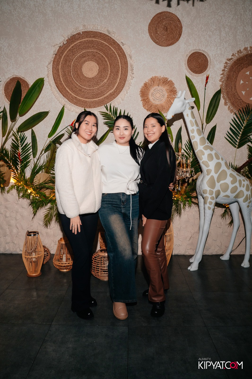 BAY RESTAURANT & BAR. КИПЯТКОМ АЛМАТЫ!