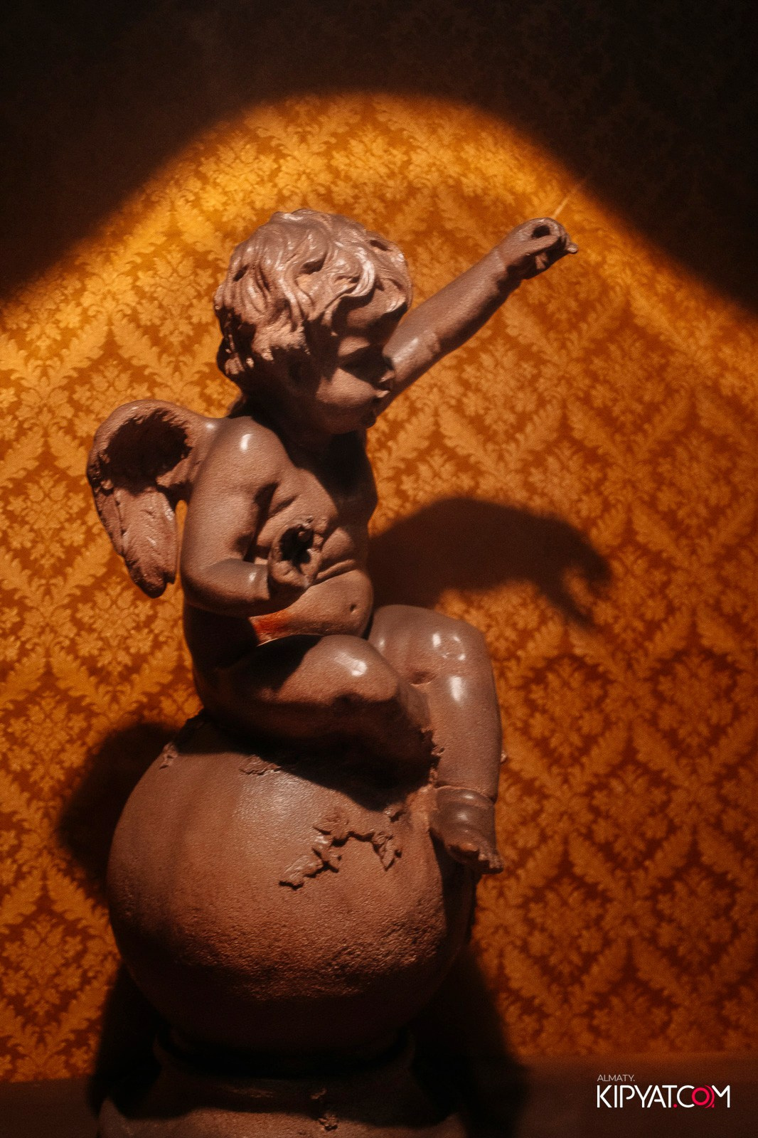 РЕСТО-БАР СКАНДАЛИСТЪ. КИПЯТКОМ АЛМАТЫ!