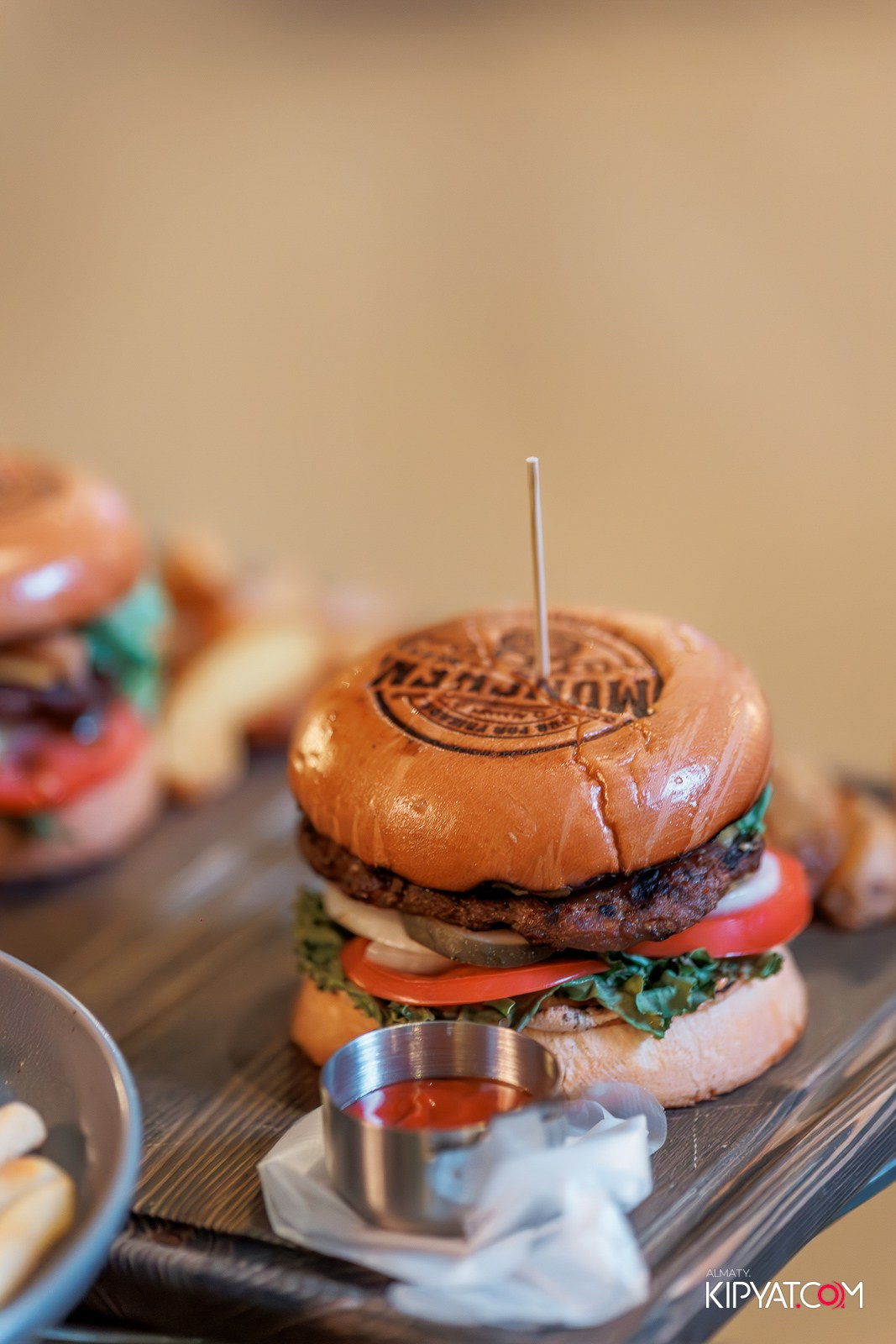 MUNCHEN PUB. КИПЯТКОМ АЛМАТЫ!