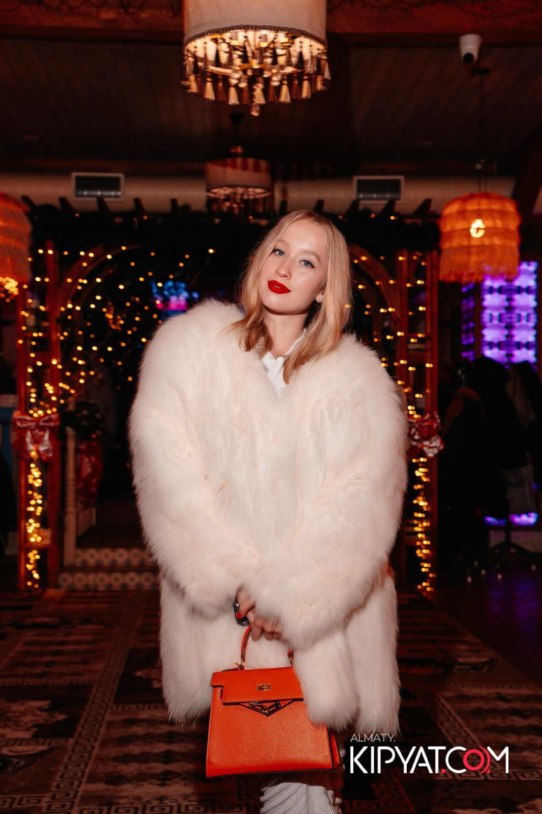 ГРУЗИНСКИЙ ДВОР НА КАБАНБАЙ БАТЫРА. КИПЯТКОМ АЛМАТЫ!