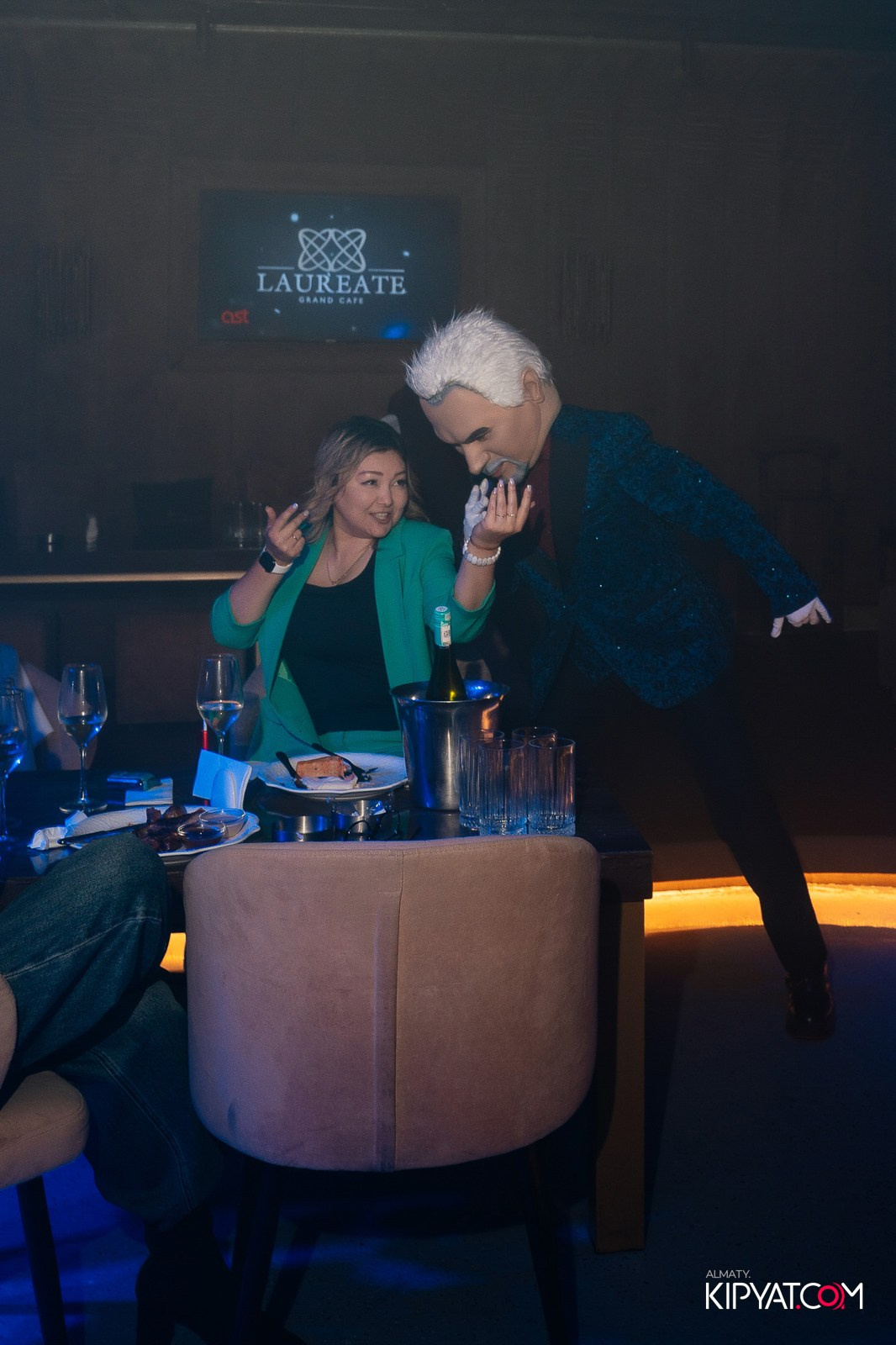 LAUREATE GRAND CAFÉ. КИПЯТКОМ АЛМАТЫ!