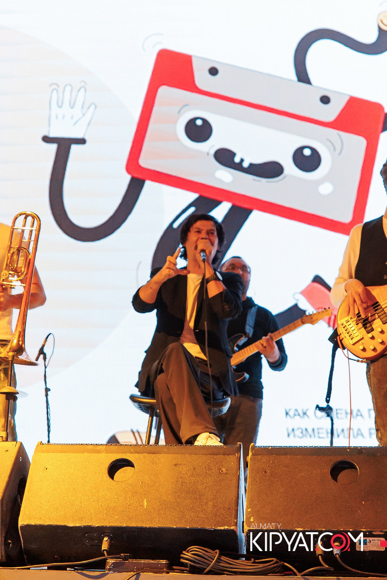 ПРЕЗЕНТАЦИЯ КНИГИ ВИКТОРА ЕЛИСЕЕВА. КИПЯТКОМ АЛМАТЫ!