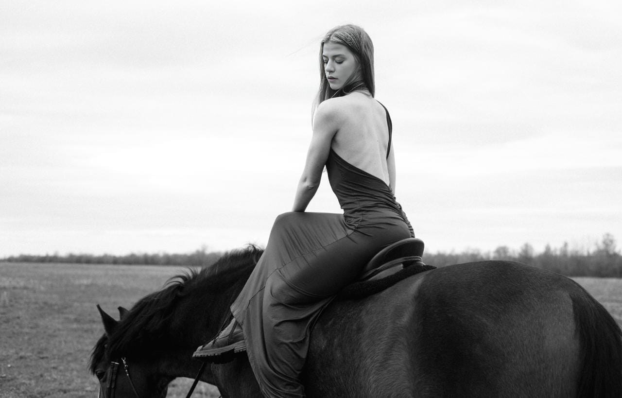 Лиза, фотосессия с лошадью. Фотограф Ефросиния Косарева