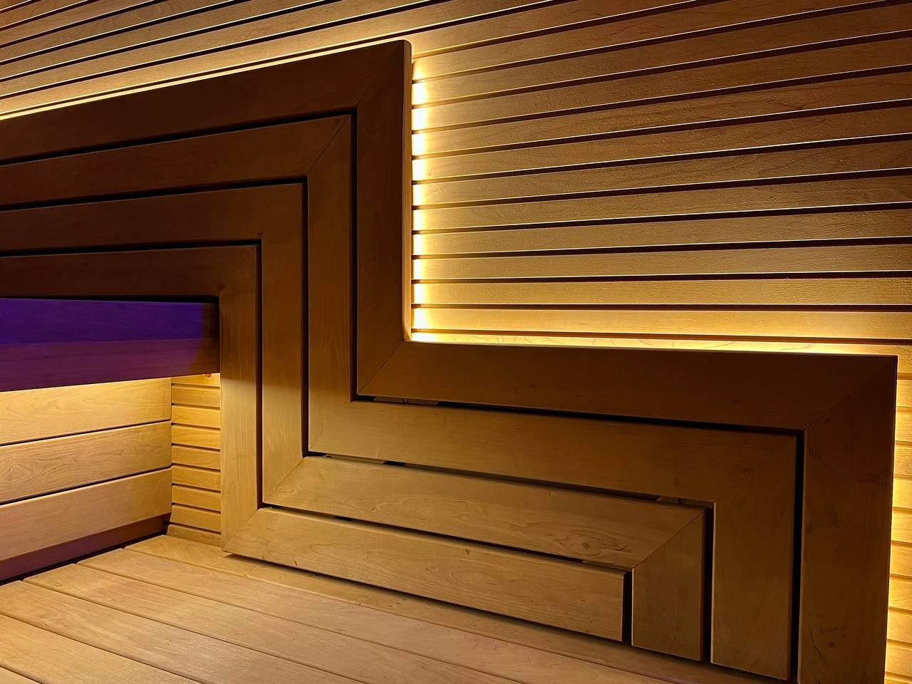 Сауна в Encore Fitness по проекту наших коллег из MBSaun. Симметрия, строгие линии, столярные элементы и щипотка роскоши. SaunaTopMasters