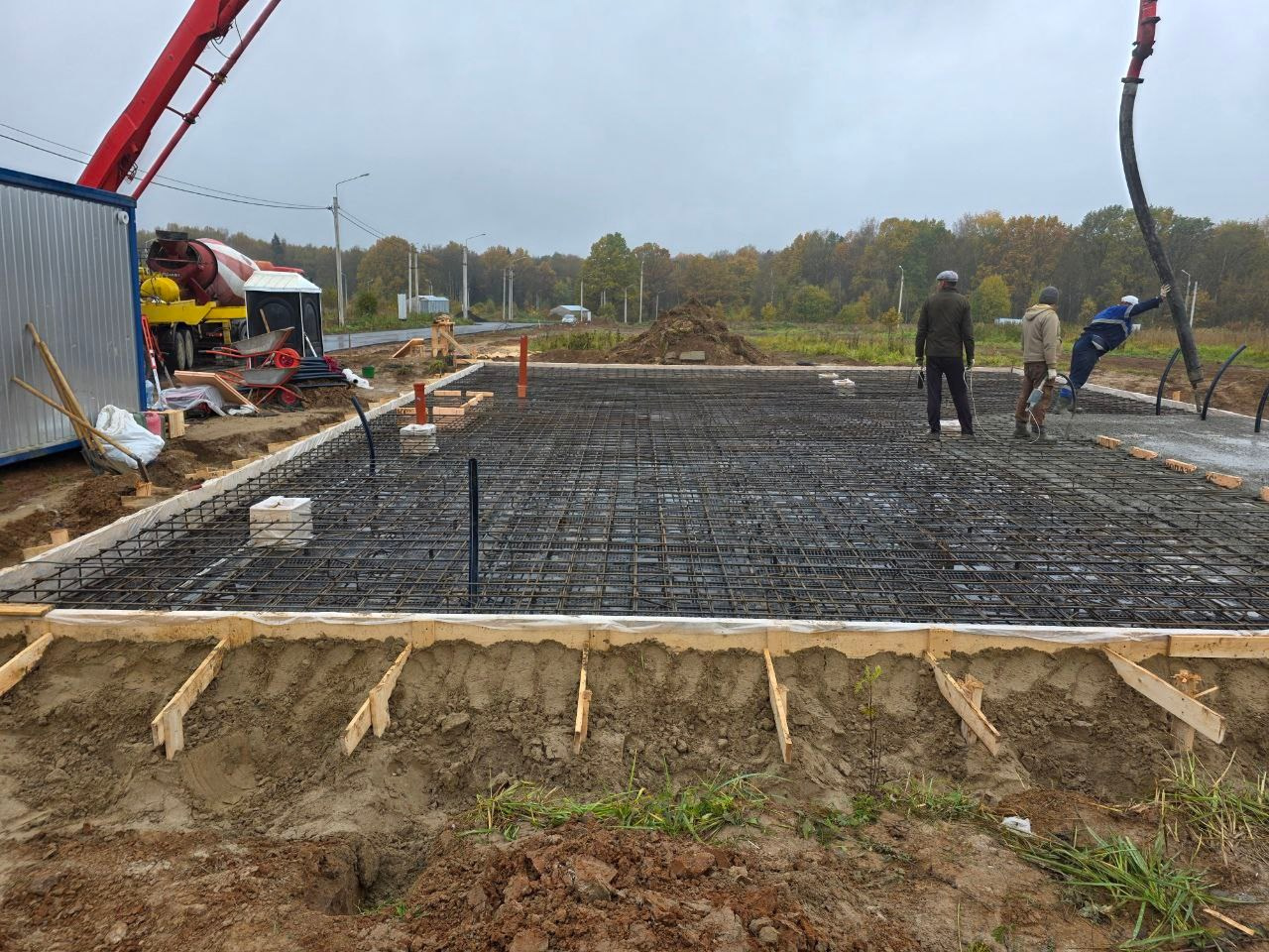 Заливка плиты бетоном