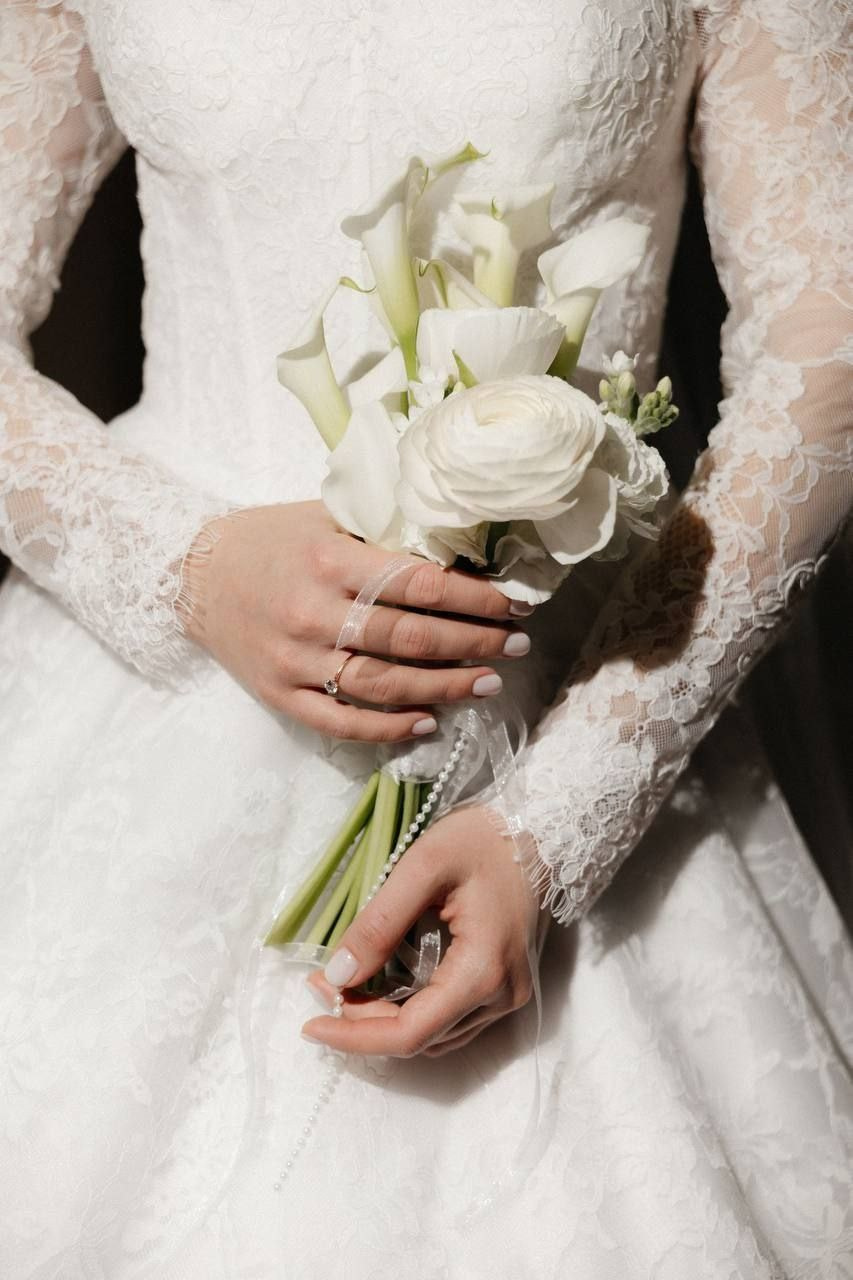 зимний букет невесты, авторский букет для невесты. Повтору точь в точь не подлежит. В составе работы антуриумы, стабилизированный амарант, 2 вида роз, тилапия, листья дуба, бордовый букет невесты, красный букет невесты, алый букет невесты, невеста осени, Букет невесты на заказ, букет для невесты Москва, свадебный флорист, флорист на свадьбу, сборка букета на свадьбу, ручная работа, букет для невесты ручной работы, букет невесты ручной работы. бутоньерка жениха в подарок,  современный букет невесты