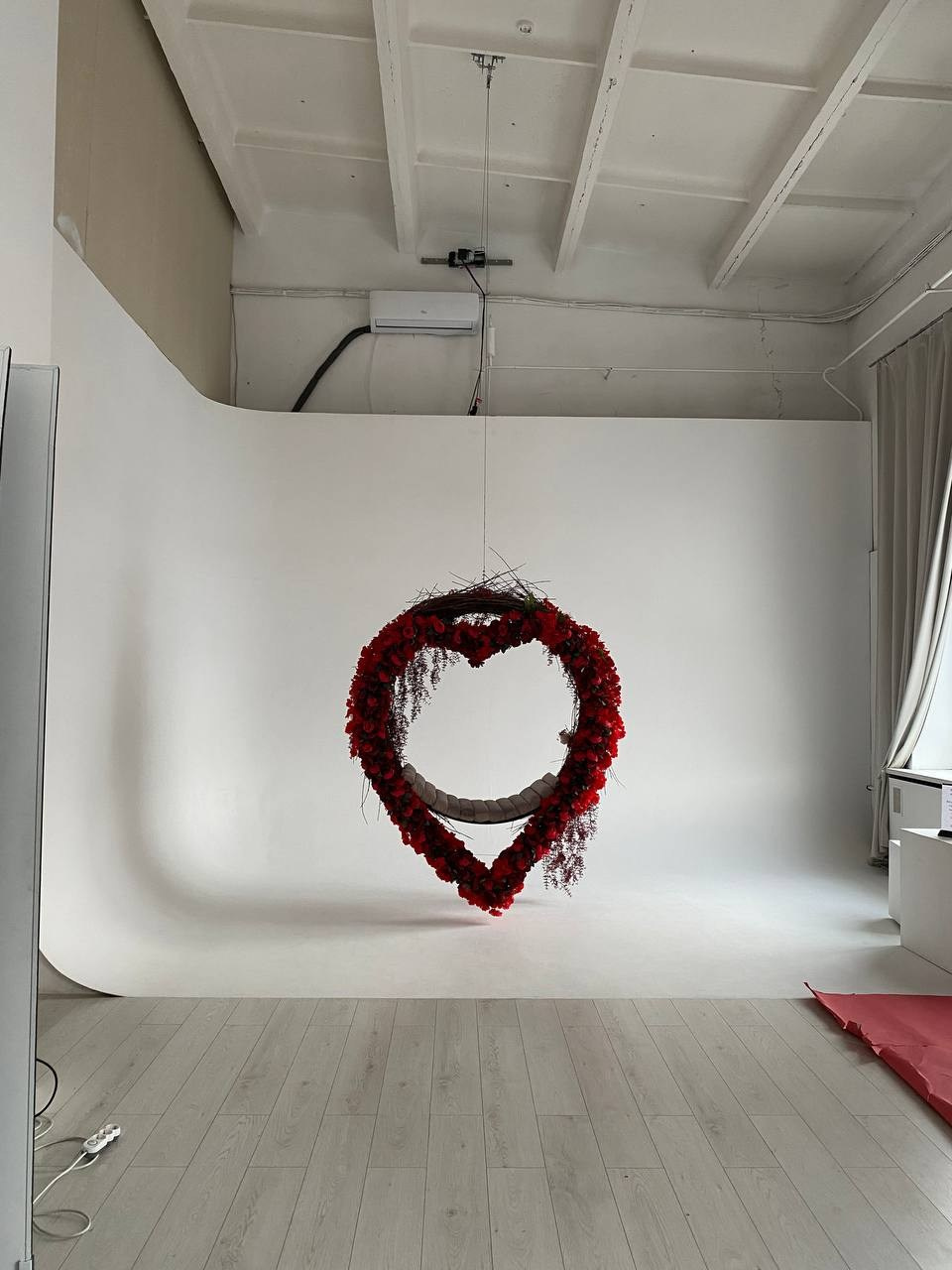 Зал White в фотостудии Точка. Профессиональная фотостудия в Санкт-Петербурге «Точка»