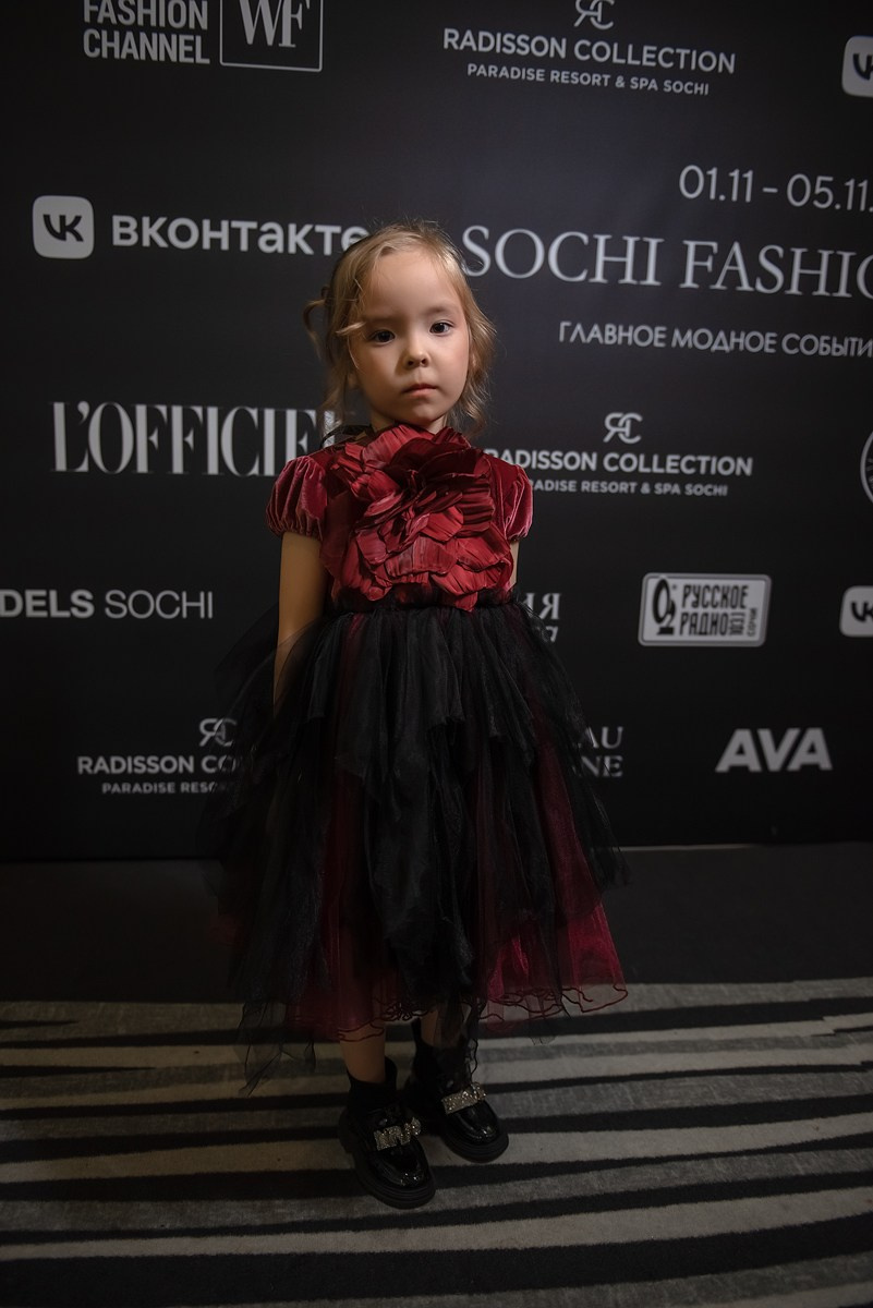 SochiFashionWeek2024 дизайнер Анохина Светлана. Семейный и коммерческий фотограф в Сочи Александр Бодунов