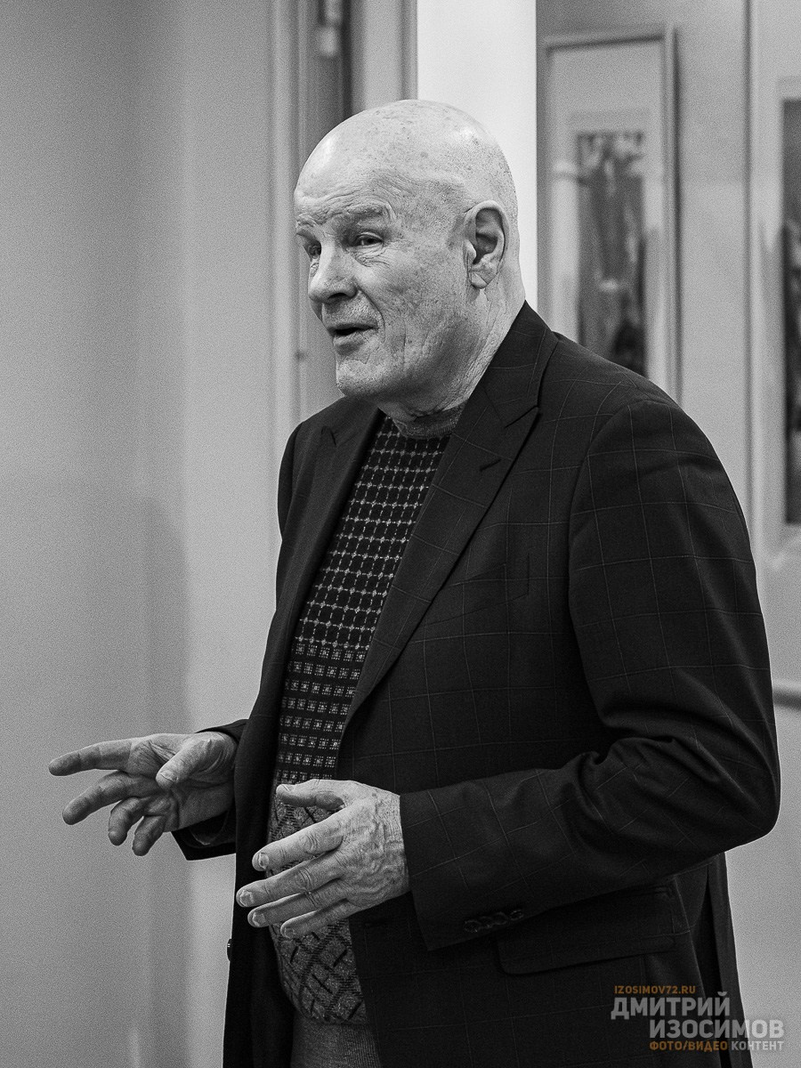 Открытие выставки Олега Яхнина